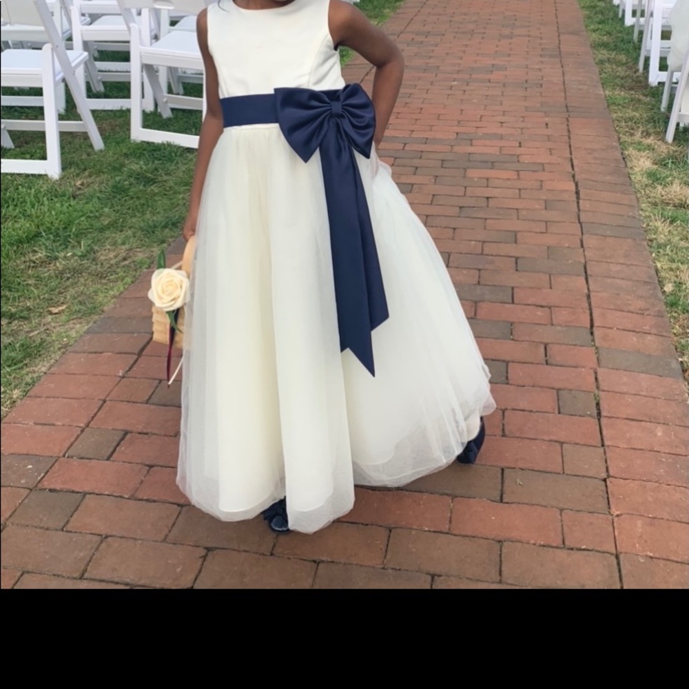 Size 5 David’s bridal flower girl dress with navy sash